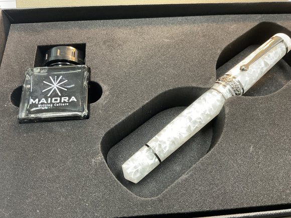 Maiora Perla Limited Edition Fountain Pen (Pre-owned)